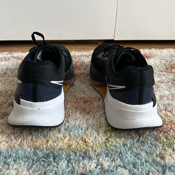Nike, Air zoom, HIIT sneaks, women’s size 9 - Picture 4 of 4